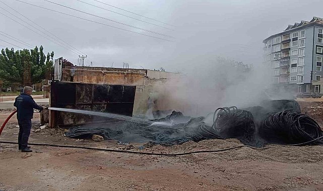 Hassa'da inşaat malzemeleri satan iş yerinde yangın