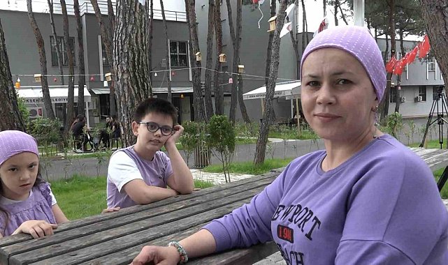 Hasta ikizleri için 10 yıldır ne televizyon izledi, ne güne gitti