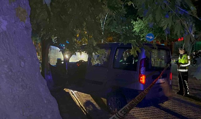 Hastaneye giderken otomobilinde can verdi