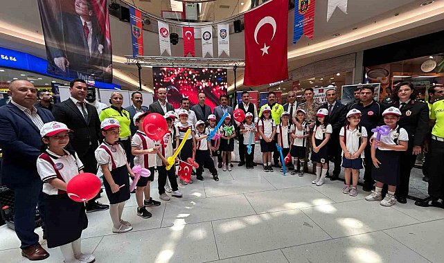Hatay'da Karayolu Güvenliği ve Trafik Haftası dolayısıyla vatandaşlara trafik eğitimi verildi