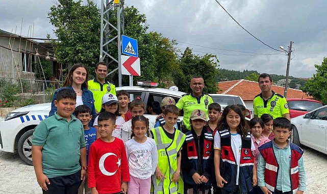 Hatay'da polisten öğrencilere trafik eğitimi