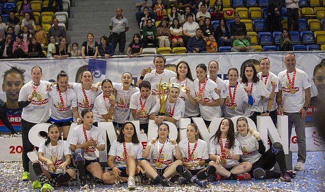 Hentbol Kadınlar Süper Ligi'nde Armada Praxis Yalıkavak şampiyon oldu