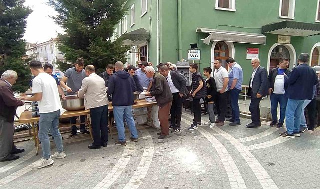 Hisarcık'ta Şehitler Mahallesinde hayır yemeği