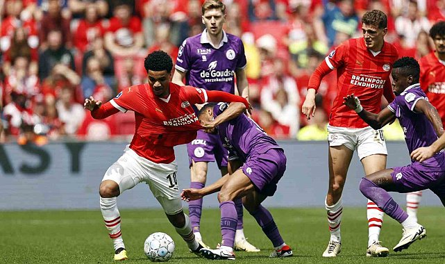 Hollanda'da şampiyon PSV Eindhoven!