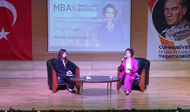 Hülya Koçyiğit öğrencilerle bir araya geldi