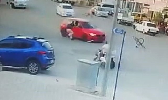 Husumetlisinden kaçtığı iddia edilen sürücü, otomobiliyle bisikletliye çarptı: 1 ölü