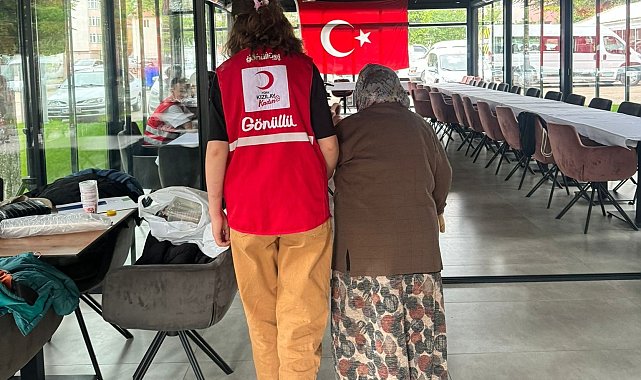 Huzurevindeki anneler unutulmadı