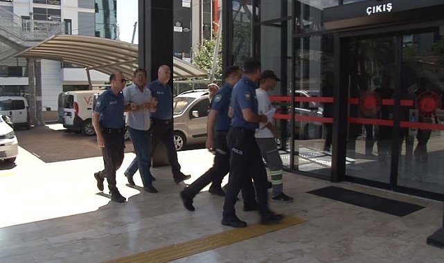 İçinde öğrencilerin bulunduğu servis aracına sopalı saldırı olayının şüphelileri adliyeye sevk edildi