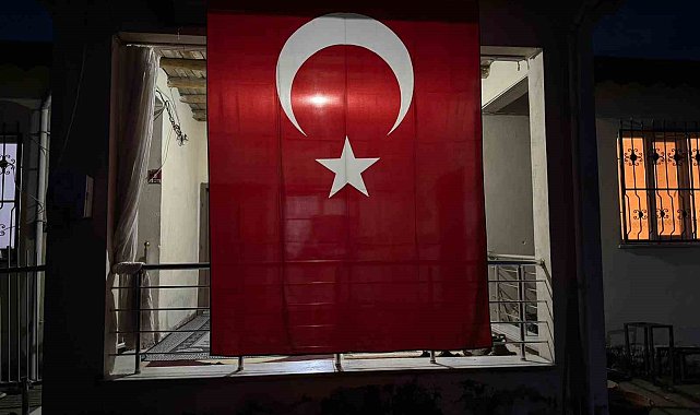 Iğdırlı şehidin baba evine Türk bayrağı asıldı