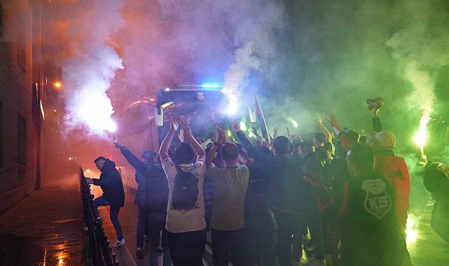 İki futbolcusu yaralanan Kastamonuspor'a taraftarlardan muhteşem karşılama