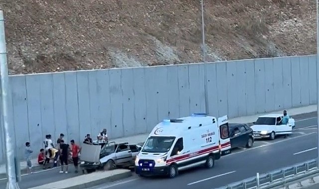 İki otomobil çarpıştı: 3 yaralı