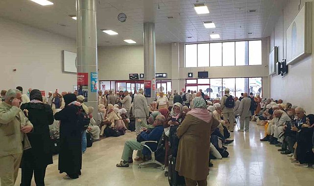 İlk hac kafilesi dualarla uğurlandı