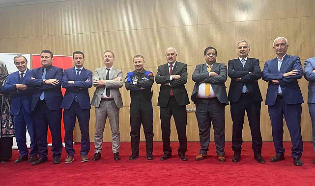 İlk Türk astronot Alper Gezeravcı Adıyaman'da öğrencilerle buluştu