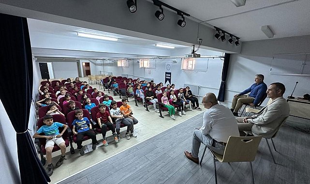 İlkokul öğrencileri hem zeytinin önemini anladı hem fidan dikti