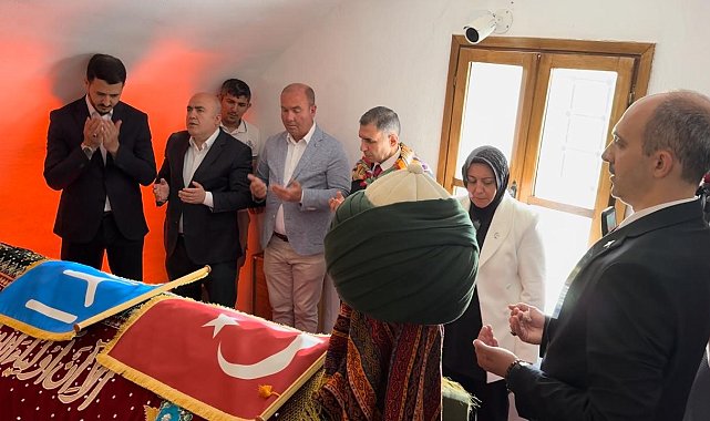 İmam-ı Azam Hazretleri'nin türbe örtüsü, Şeyh Edebali Türbesi'ne serildi