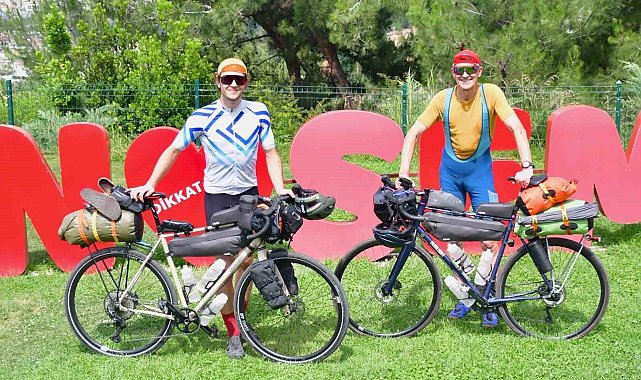 İngiliz baba-oğul depremzedelere destek için binlerce kilometre pedal çeviriyor