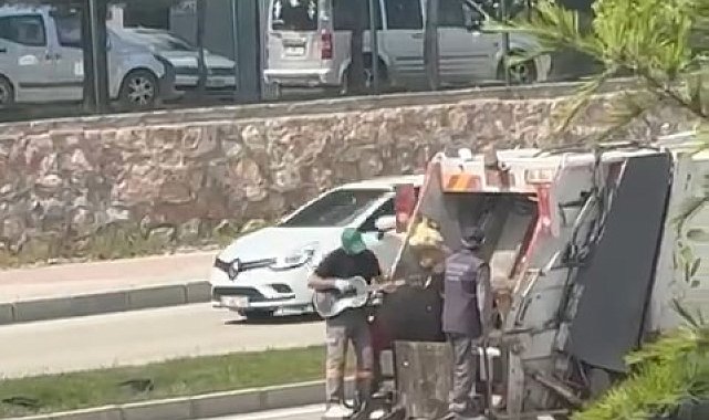 İşini aşkla yapan çöpçüden 'Rock yıldızını' aratmayacak görüntü