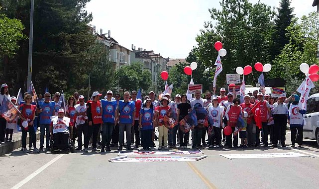 Isparta'da 1 Mayıs halaylarla kutlandı