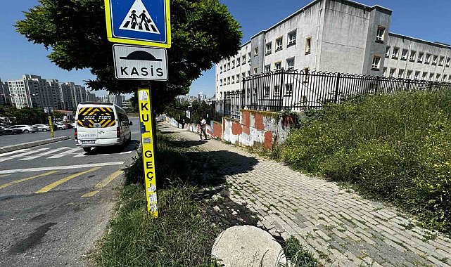 İstanbul'da okul önünde lağıma tepki