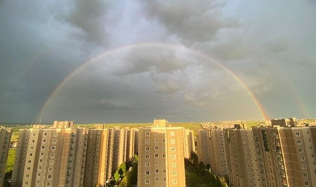 İstanbul'da sağanak yağış: Küçükçekmece'de yollar su altında kaldı