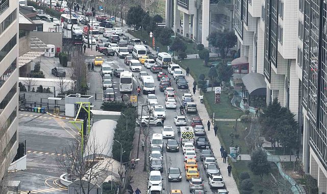 İstanbul'da taşıt yoğunluğu dikkat çekiyor, 53 ilin toplamı kadar araç trafiğe kayıtlı