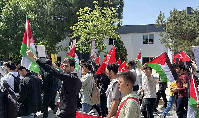 İstanbul'da üniversite öğrencileri Filistin için yürüdü