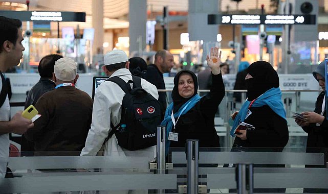 İstanbul'dan 196 hacı adayı kutsal topraklar için yola çıktı