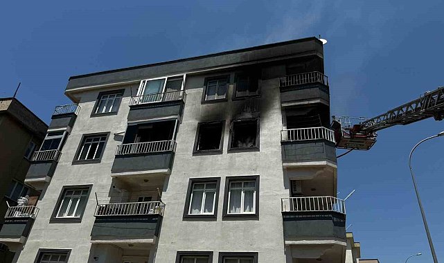 İtfaiye ekibi yanan evdeki bebeği son anda kurtardı