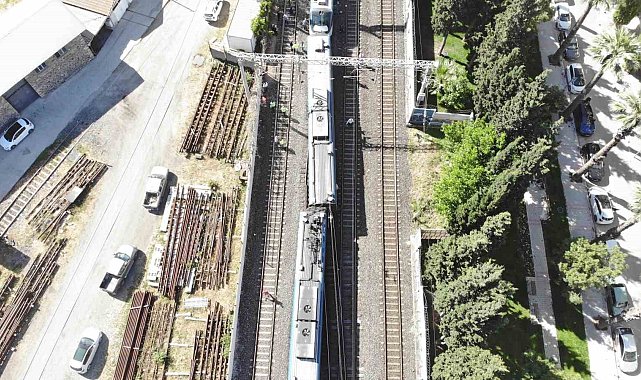 İZBAN raydan çıktı, yolcular tahliye edildi