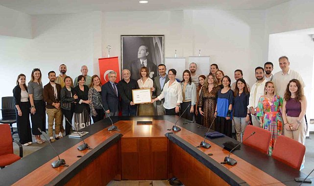 İzmir Ekonomi zirveye çıktı