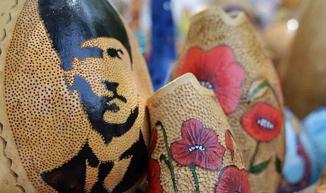 İzmir'de birbirinden güzel yüzlerce el emeği ürün festivale renk kattı