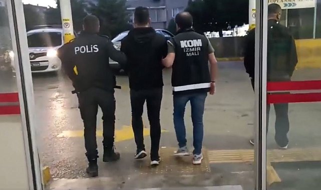 İzmir'de FETÖ operasyonu: 31 gözaltı