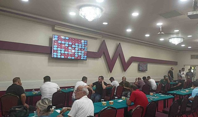 İzmir'de kumar baskınında 186 kişiye 1 milyon 195 bin TL ceza