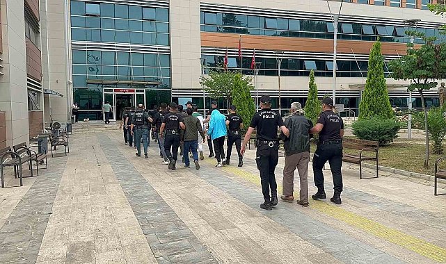 İzmir'deki helikopter destekli operasyonda 45 zehir taciri tutuklandı