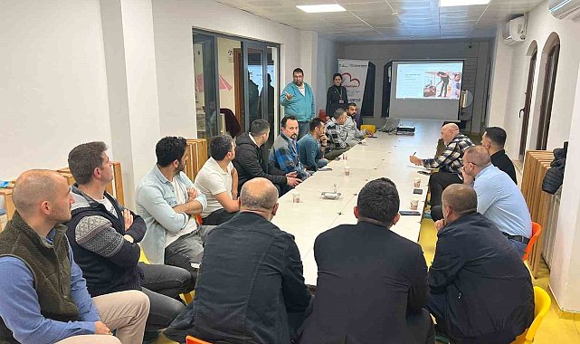 İzmit Belediyesi ve AÇEV, Baba Destek programlarını sürdürüyor