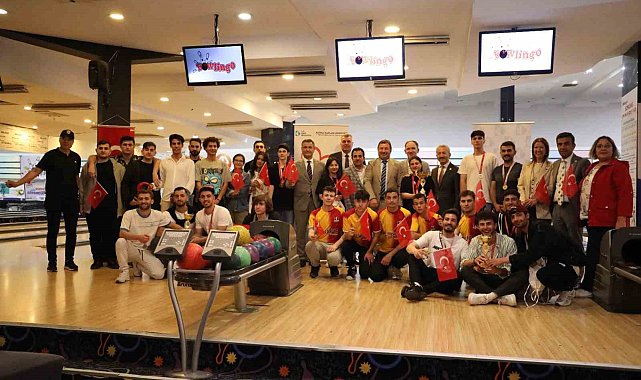 İzmitli gençler Bowling Turnuvası'nda 19 Mayıs coşkusu yaşadı