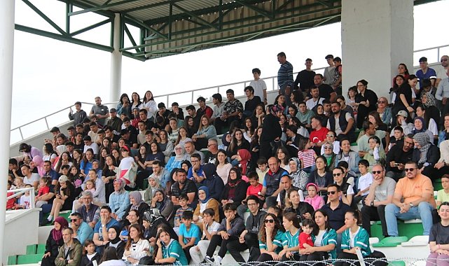 İznik'te 19 Mayıs coşkusu stada sığmadı