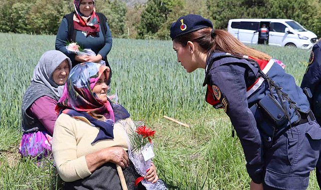 Jandarma ekipleri anneleri unutmadı
