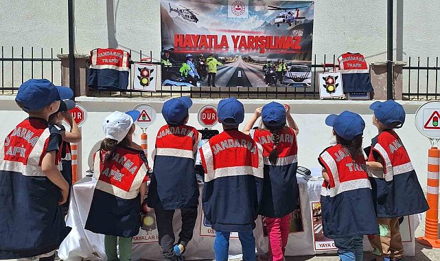 Jandarma'dan öğrencilere trafik eğitimi