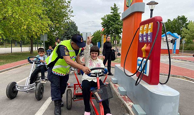 Jandarmadan özel çocuklara trafik eğitimi