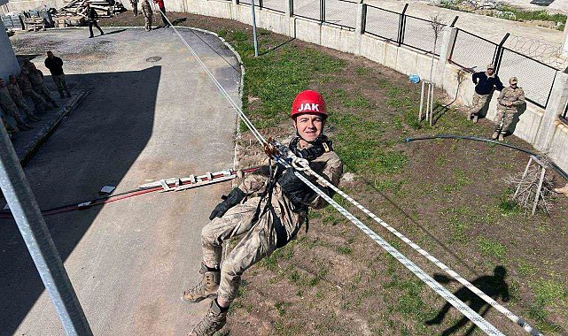 Jandarmadan uygulamalı deprem eğitimi