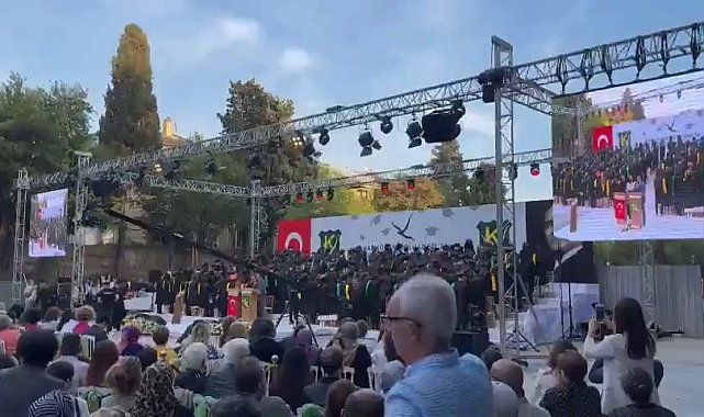 Kadıköy'de öğrencilerden okul müdürüne tepki