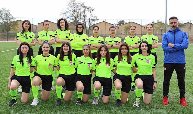 Kadın hakemler sahaya indi, küfür yerini centilmenliğe bıraktı