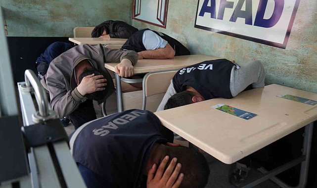 Kahramanmaraş depremini simülasyon tırında birebir yaşadılar