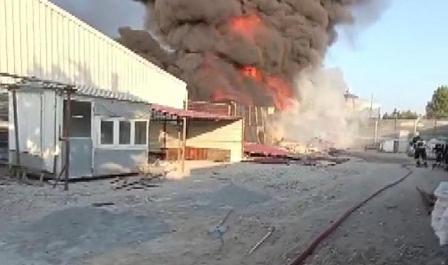 Kahramanmaraş'ta korkutan lastik yangını