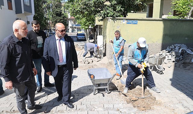 Kahramanmaraş'ta yıkım çalışmalarında hasar gören kaldırımlar yenileniyor