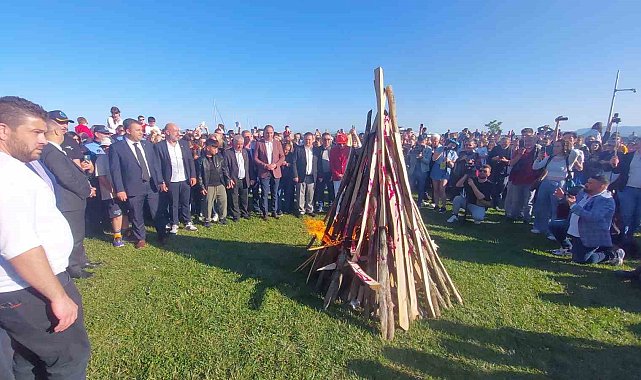 Kakava ateşi ilk kez Tekirdağ'da yakıldı: Sokaklar doldu taştı