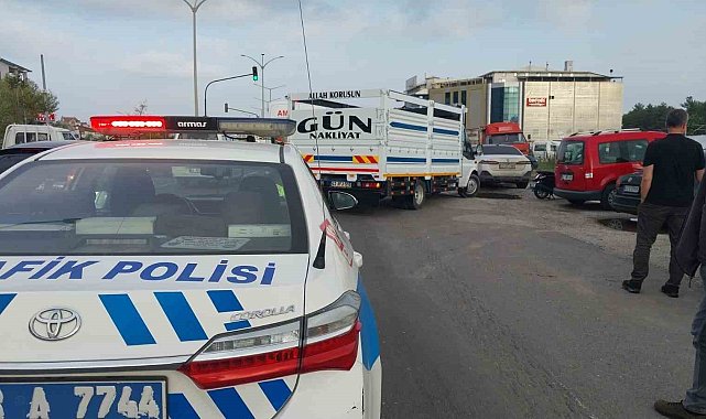 Kamyonet ile motosiklet çarpıştı: 1 yaralı