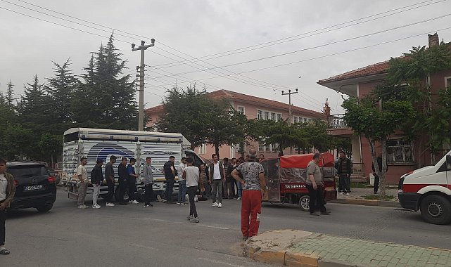 Kamyonetle çarpışan motosiklet sürücüsü yaralandı