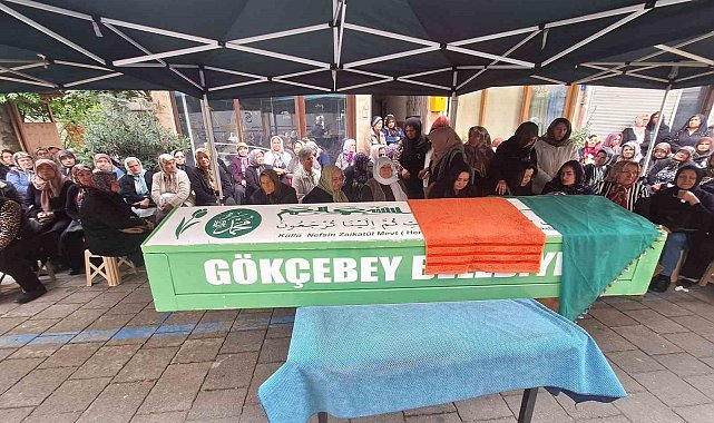 Kamyonun altında kalan kadın toprağa verildi